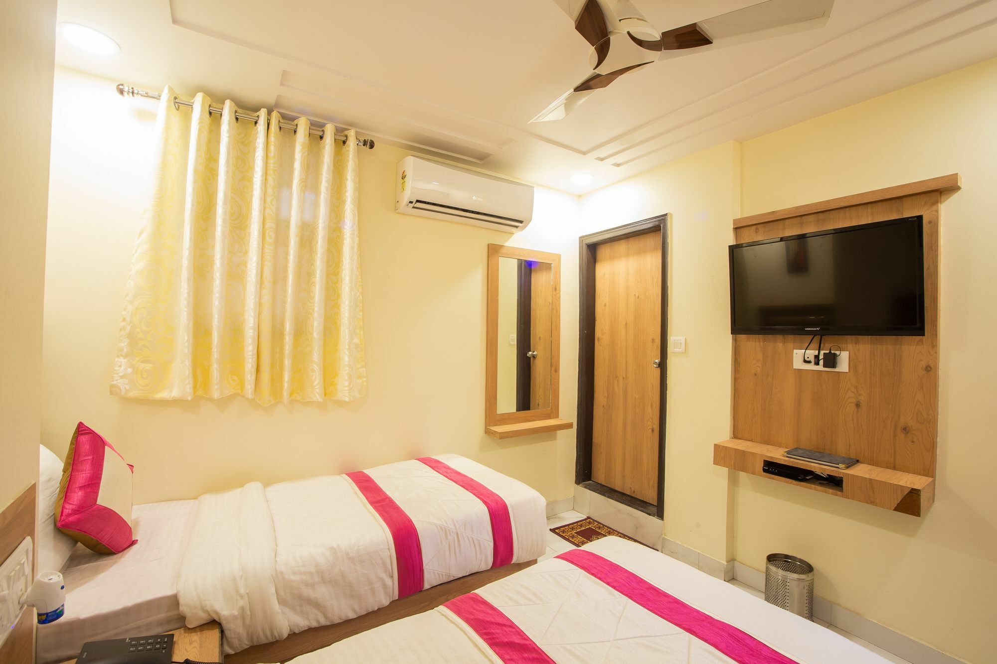 Hotel Sarthak Palace - By Pooja Hospitality New Delhi Extérieur photo