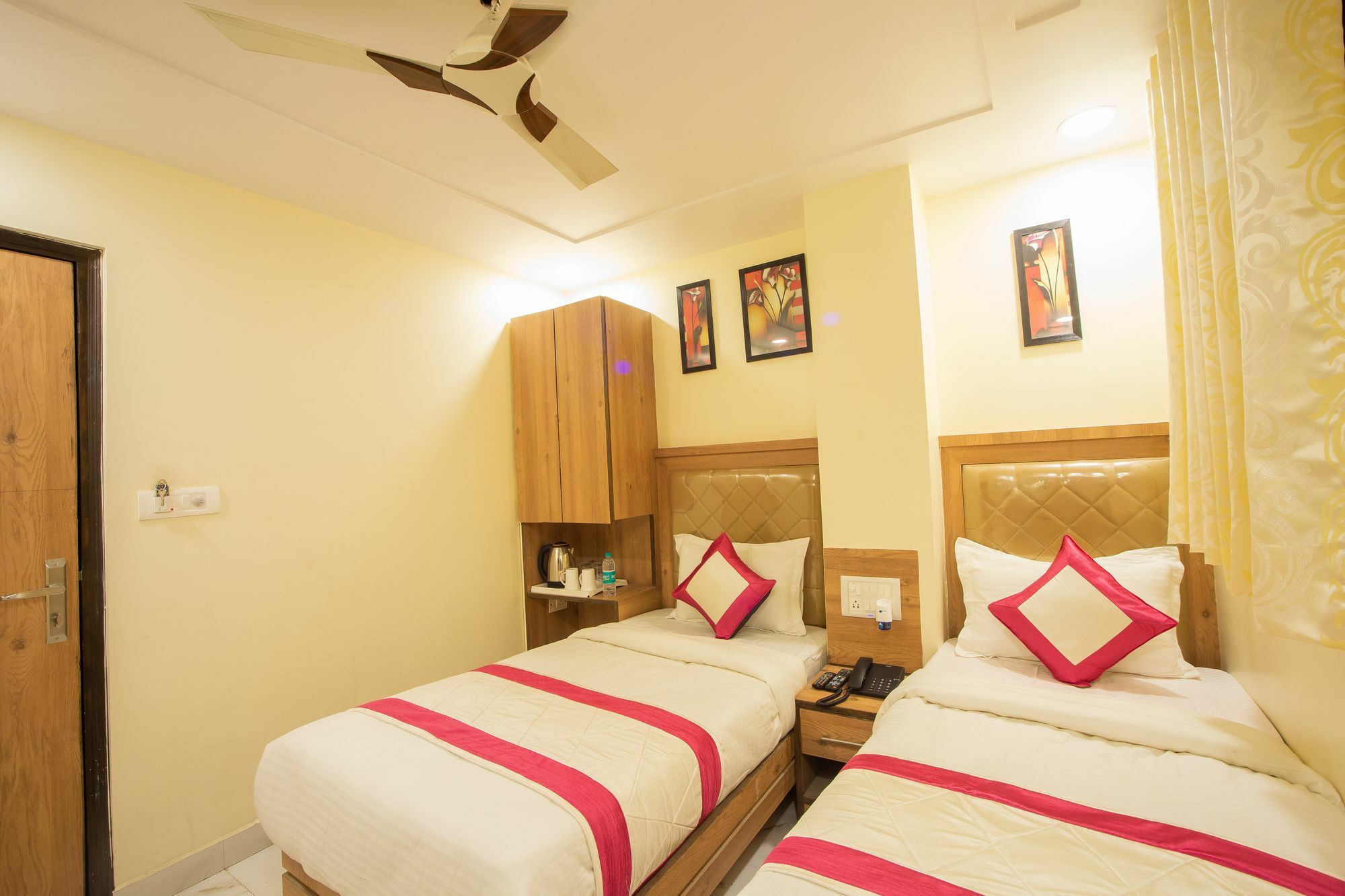Hotel Sarthak Palace - By Pooja Hospitality New Delhi Extérieur photo